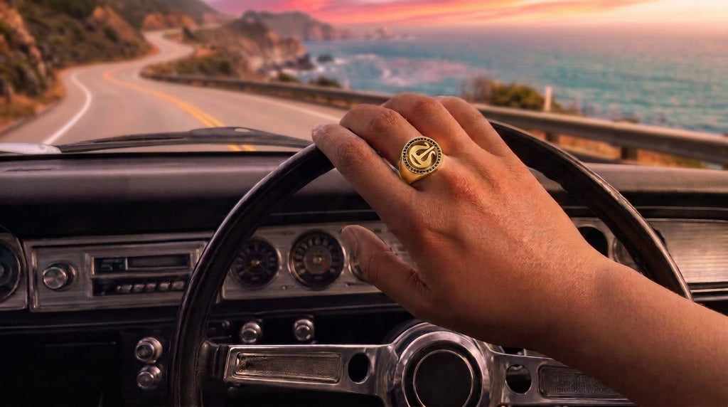 Explozé Signet Ring